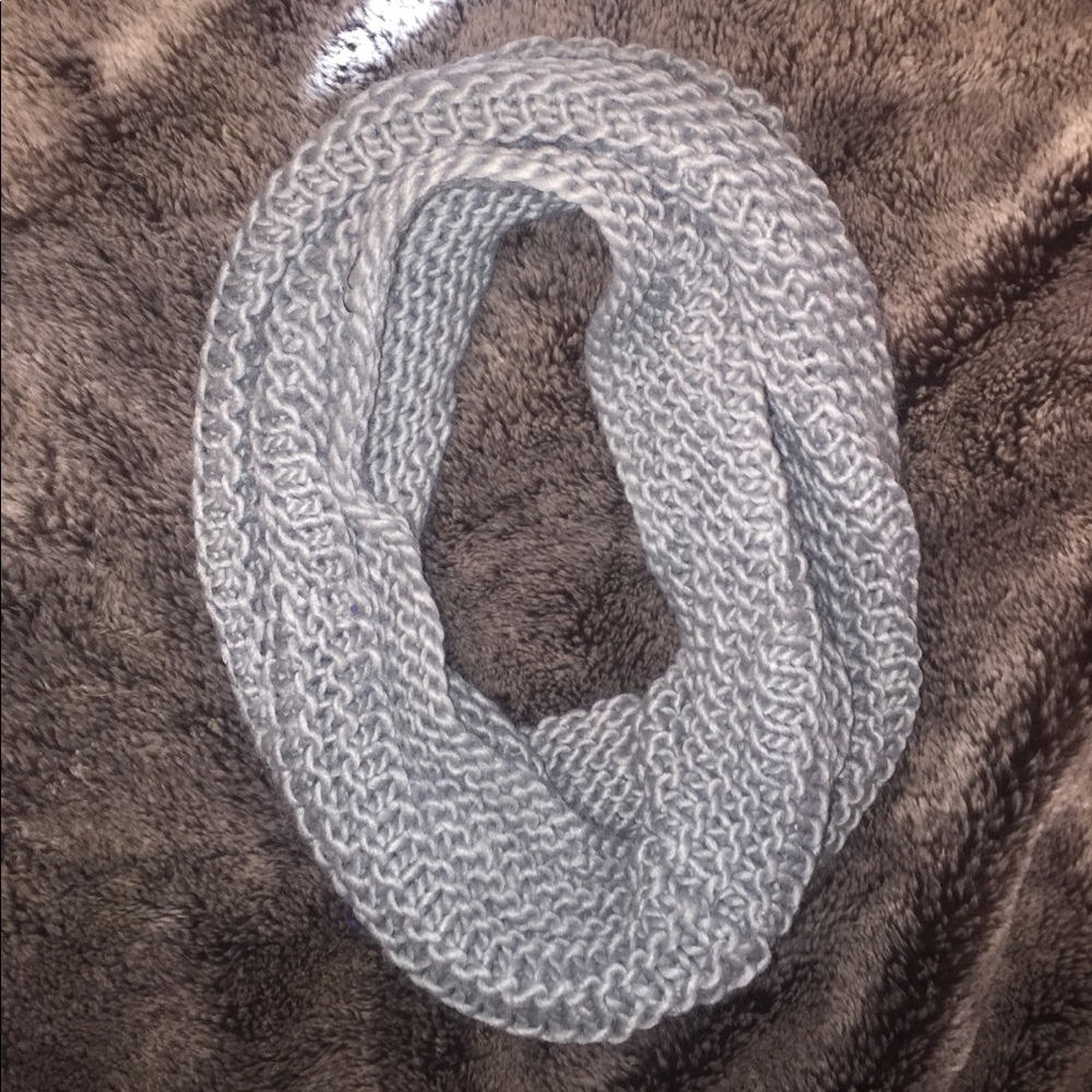 Scarves - Picture 2 of 8